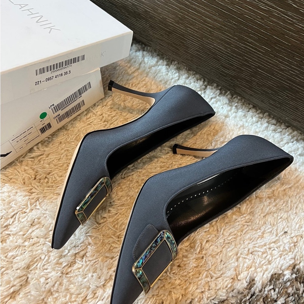 Manolo Blahnik Maysale 90 Silk Pump - $600 Vs $880